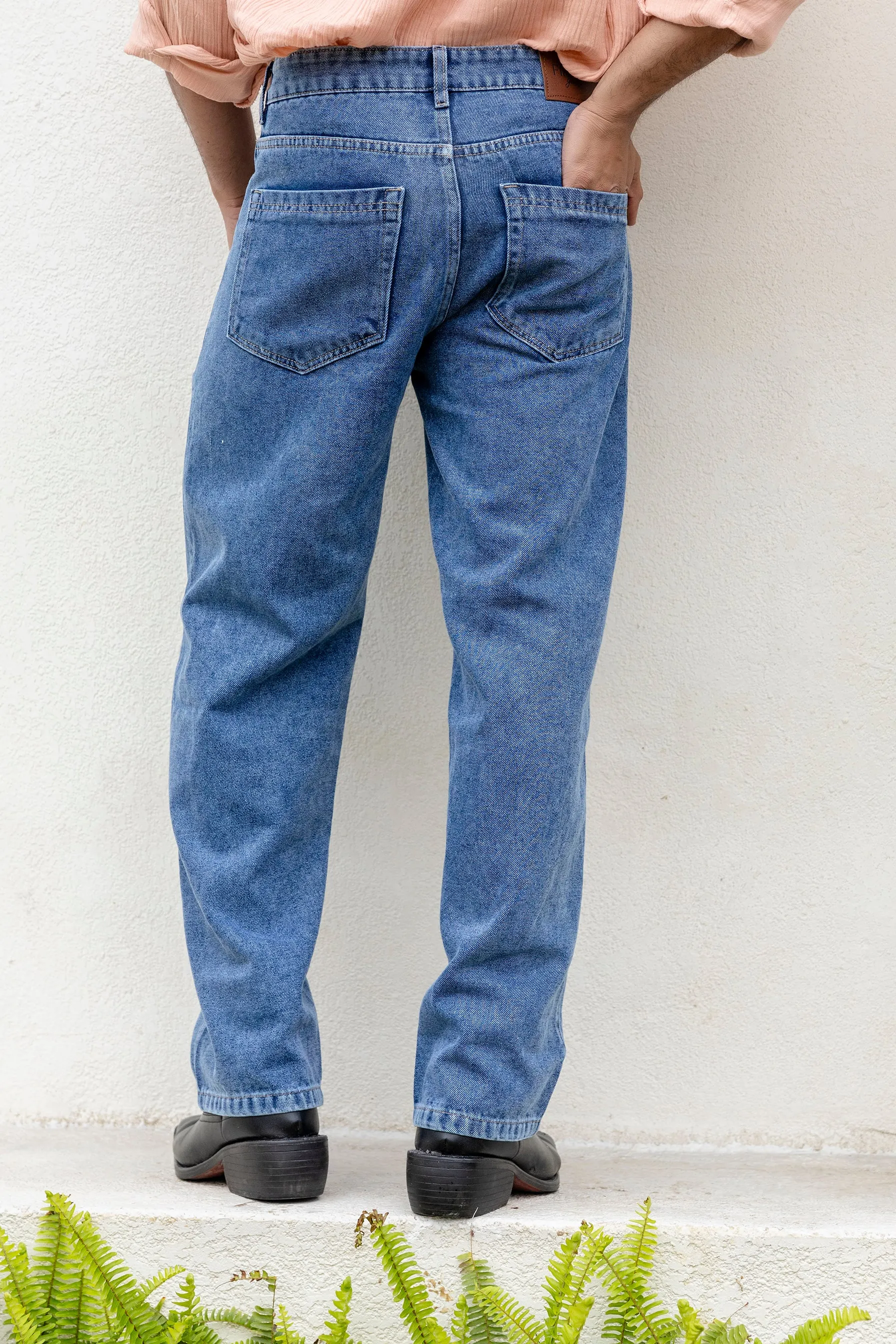 Men's Distressed Baggy Denim Jeans with Frayed Detailing